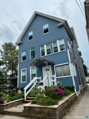 14 Kenyon Street 3rd Floor, Waterbury, CT 06702