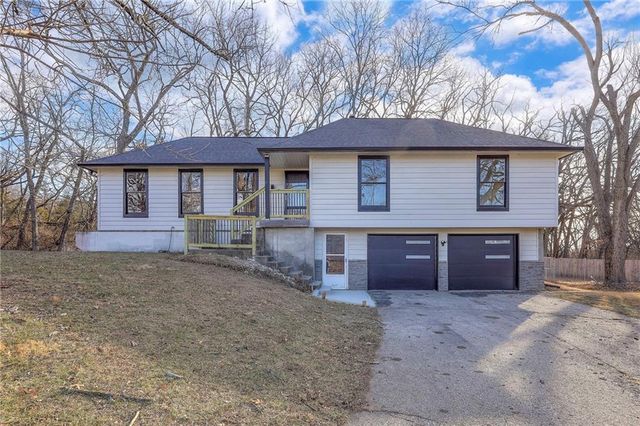 8012 Sunset Circle, Grandview, MO 64030