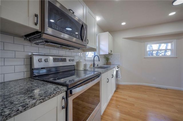 8012 Sunset Circle, Grandview, MO 64030