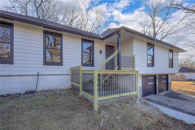 8012 Sunset Circle, Grandview, MO 64030