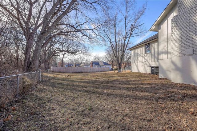 8012 Sunset Circle, Grandview, MO 64030