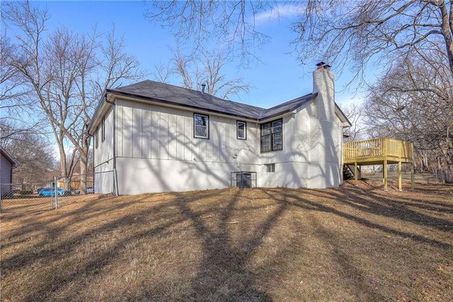 8012 Sunset Circle, Grandview, MO 64030