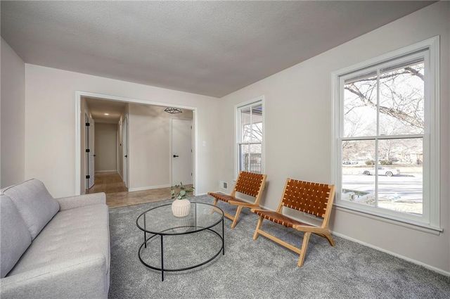 8012 Sunset Circle, Grandview, MO 64030