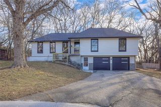 8012 Sunset Circle, Grandview, MO 64030