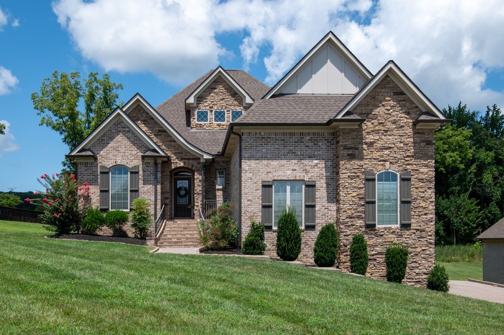 2727 Cherrydale Dr, Lebanon, TN 37087