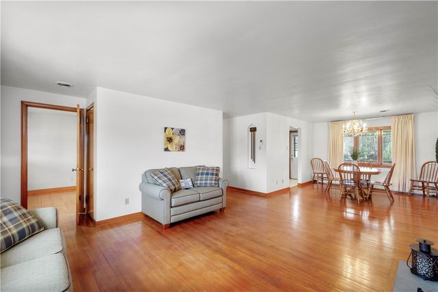 9 Freedom Dr S, South Fayette, PA 15017