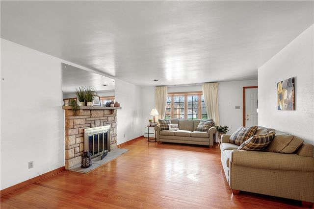 9 Freedom Dr S, South Fayette, PA 15017