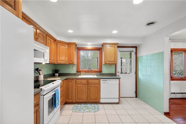 9 Freedom Dr S, South Fayette, PA 15017