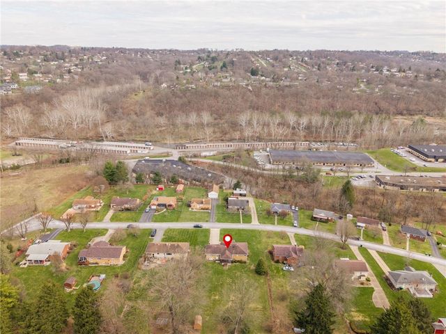 9 Freedom Dr S, South Fayette, PA 15017