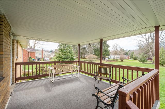 9 Freedom Dr S, South Fayette, PA 15017