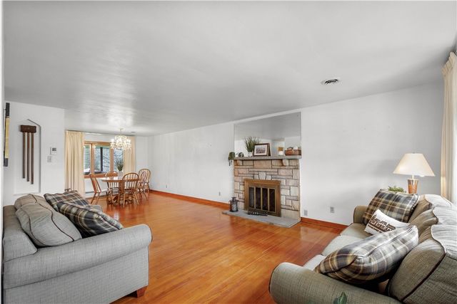 9 Freedom Dr S, South Fayette, PA 15017