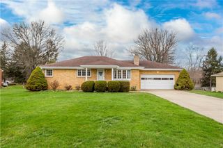 9 Freedom Dr S, South Fayette, PA 15017