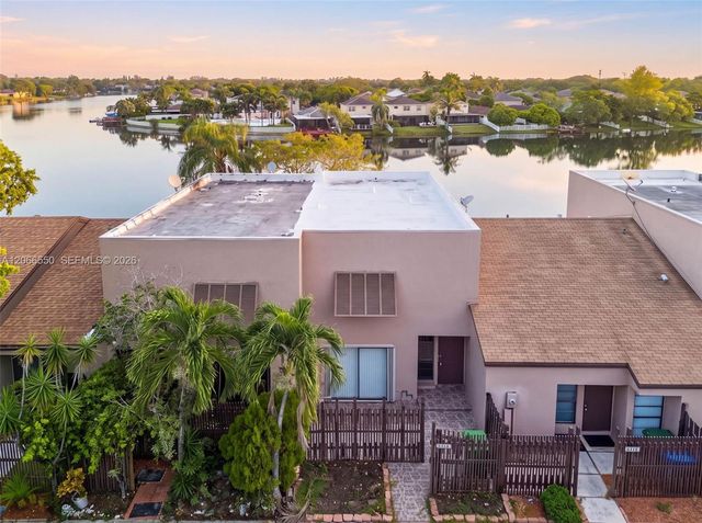 1217 NW 122nd Terrace, Pembroke Pines, FL 33026