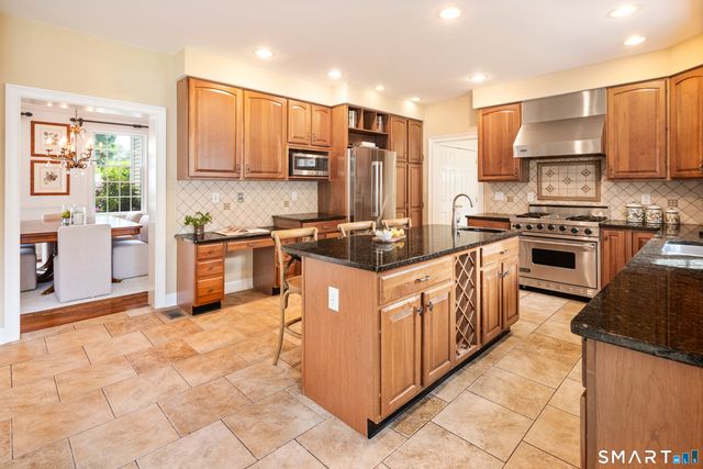 64 Douglas Road, New Canaan, CT 06840