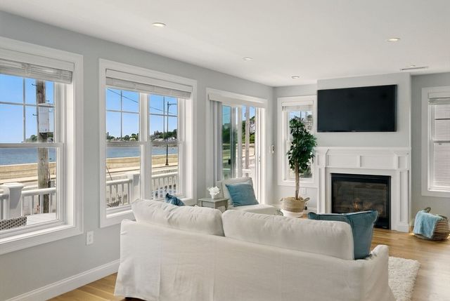 1091 Winthrop Ave, Revere, MA 02151