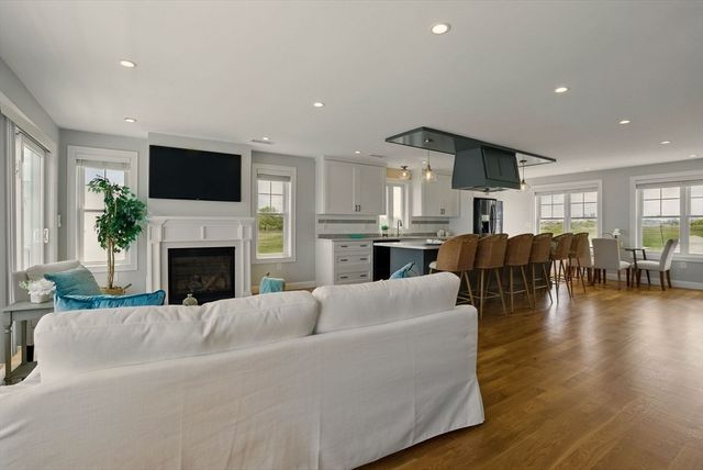 1091 Winthrop Ave, Revere, MA 02151