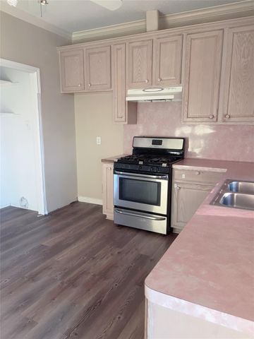 6131 E Houston Road, Houston, TX 77028