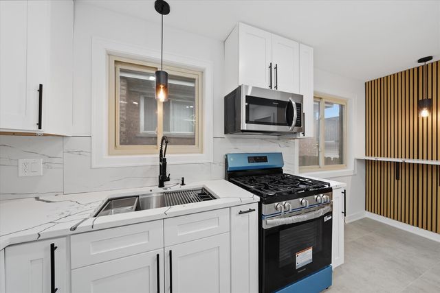 2905 W 102nd Place, Chicago, IL 60655