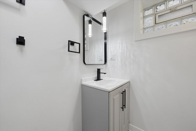 2905 W 102nd Place, Chicago, IL 60655