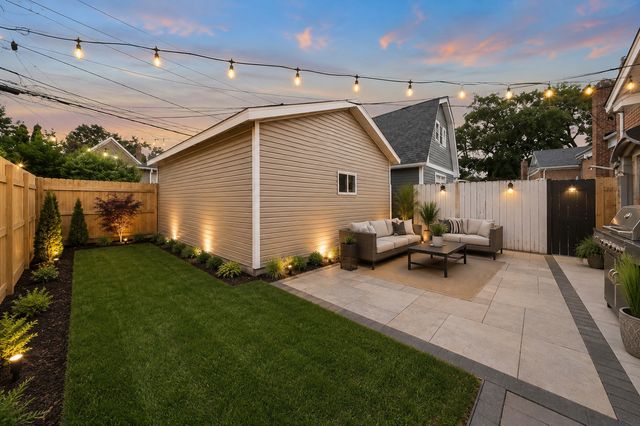 2905 W 102nd Place, Chicago, IL 60655