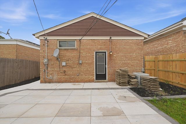 2905 W 102nd Place, Chicago, IL 60655
