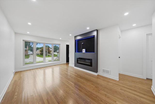2905 W 102nd Place, Chicago, IL 60655