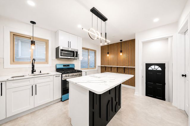 2905 W 102nd Place, Chicago, IL 60655