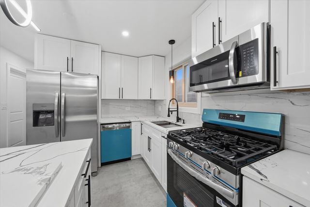 2905 W 102nd Place, Chicago, IL 60655