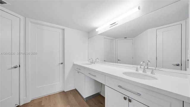 555 NE 34th Street 2704, Miami, FL 33137