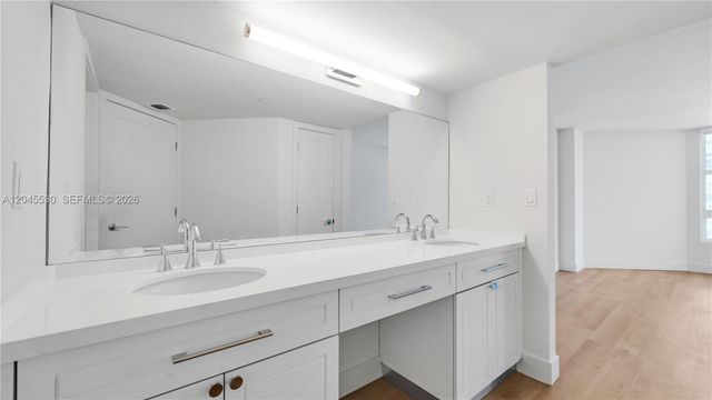 555 NE 34th Street 2704, Miami, FL 33137