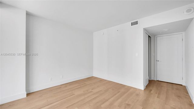 555 NE 34th Street 2704, Miami, FL 33137