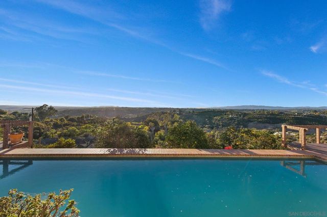 2323 Wilt Rd, Fallbrook, CA 92028