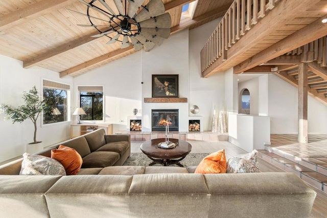 2323 Wilt Rd, Fallbrook, CA 92028