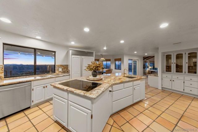 2323 Wilt Rd, Fallbrook, CA 92028