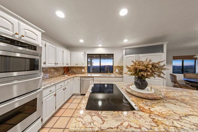 2323 Wilt Rd, Fallbrook, CA 92028