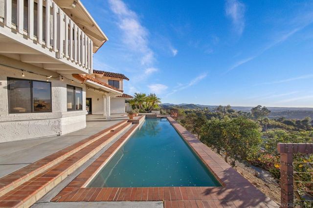 2323 Wilt Rd, Fallbrook, CA 92028