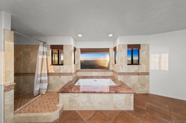 2323 Wilt Rd, Fallbrook, CA 92028