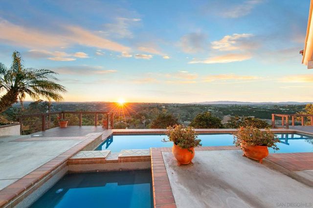 2323 Wilt Rd, Fallbrook, CA 92028