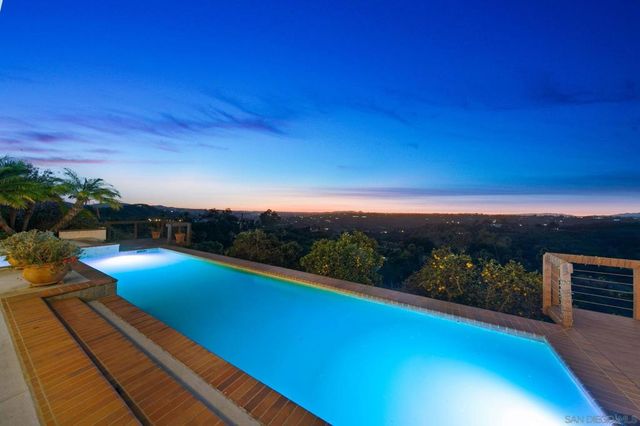 2323 Wilt Rd, Fallbrook, CA 92028