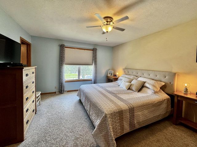 624 Brookstone WAY, Watertown, WI 53094