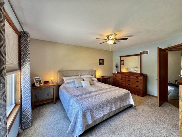 624 Brookstone WAY, Watertown, WI 53094