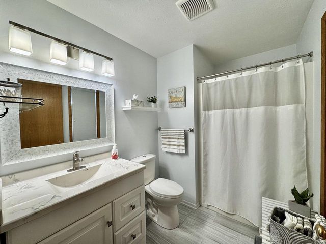 624 Brookstone WAY, Watertown, WI 53094