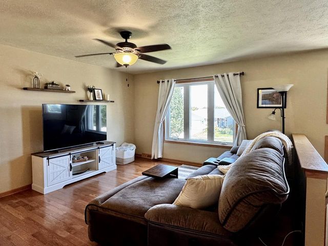 624 Brookstone WAY, Watertown, WI 53094