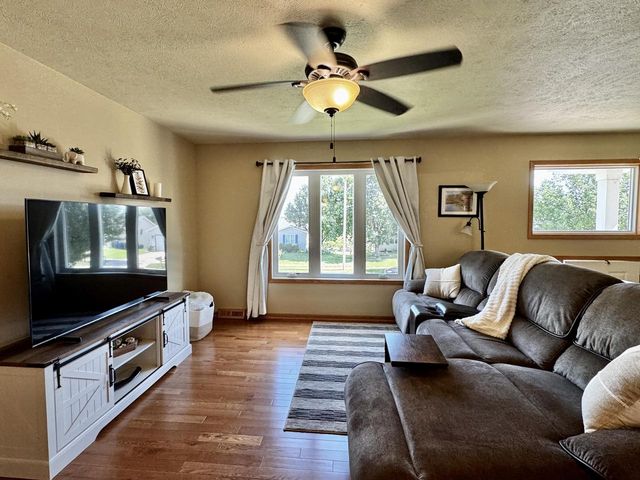 624 Brookstone WAY, Watertown, WI 53094