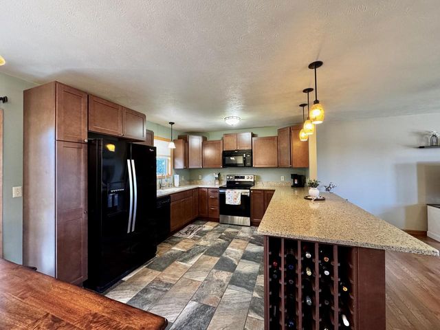 624 Brookstone WAY, Watertown, WI 53094