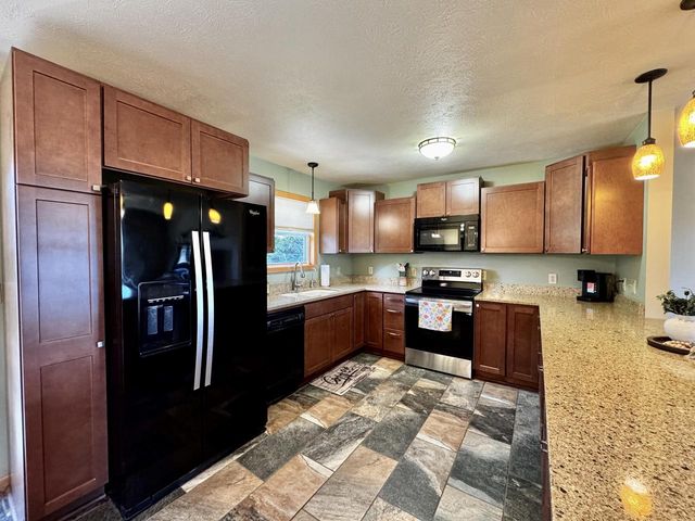 624 Brookstone WAY, Watertown, WI 53094