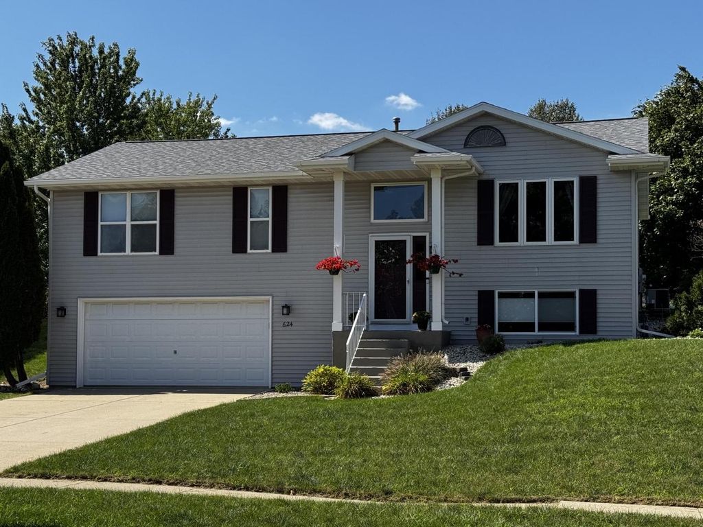 624 Brookstone WAY, Watertown, WI 53094