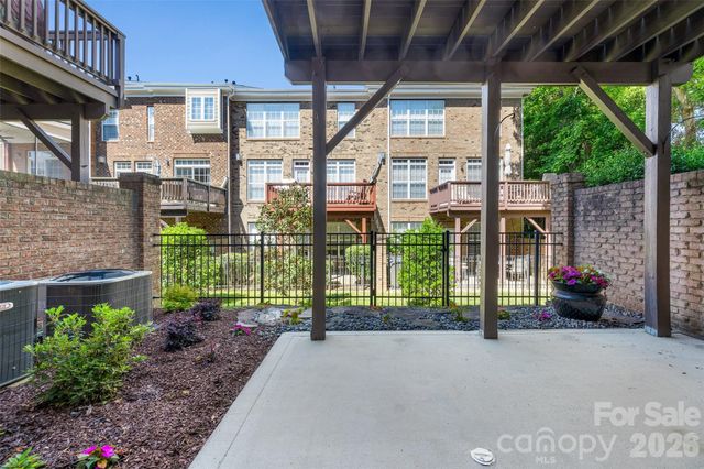 7810 Springs Village Lane, Charlotte, NC 28226