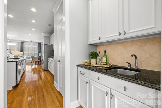 7810 Springs Village Lane, Charlotte, NC 28226