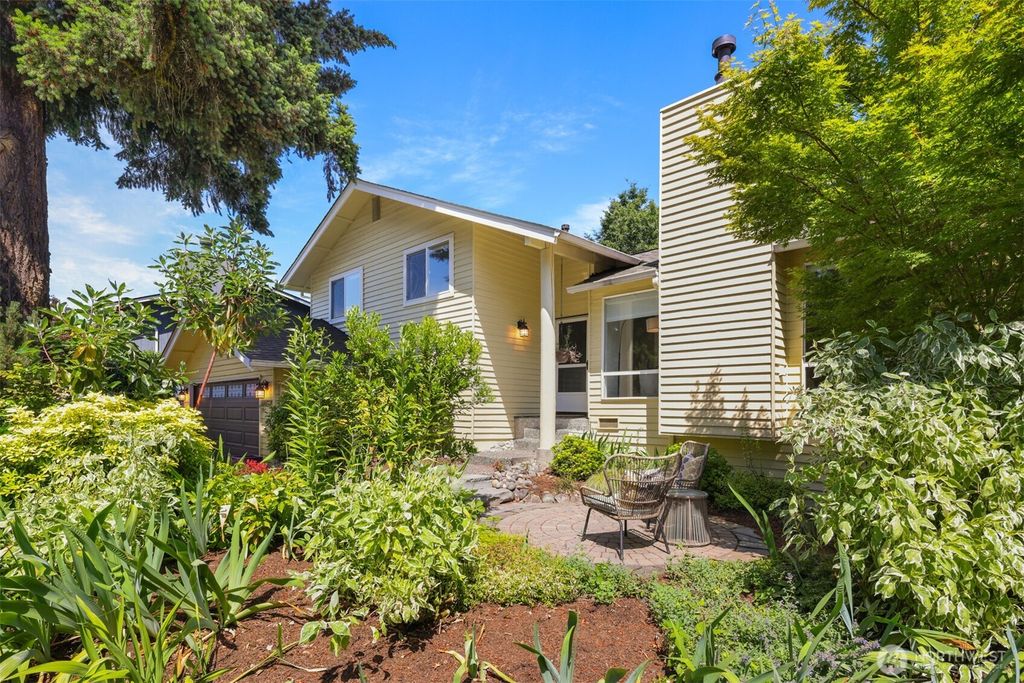 12820 87th Avenue, Kirkland, WA 98034